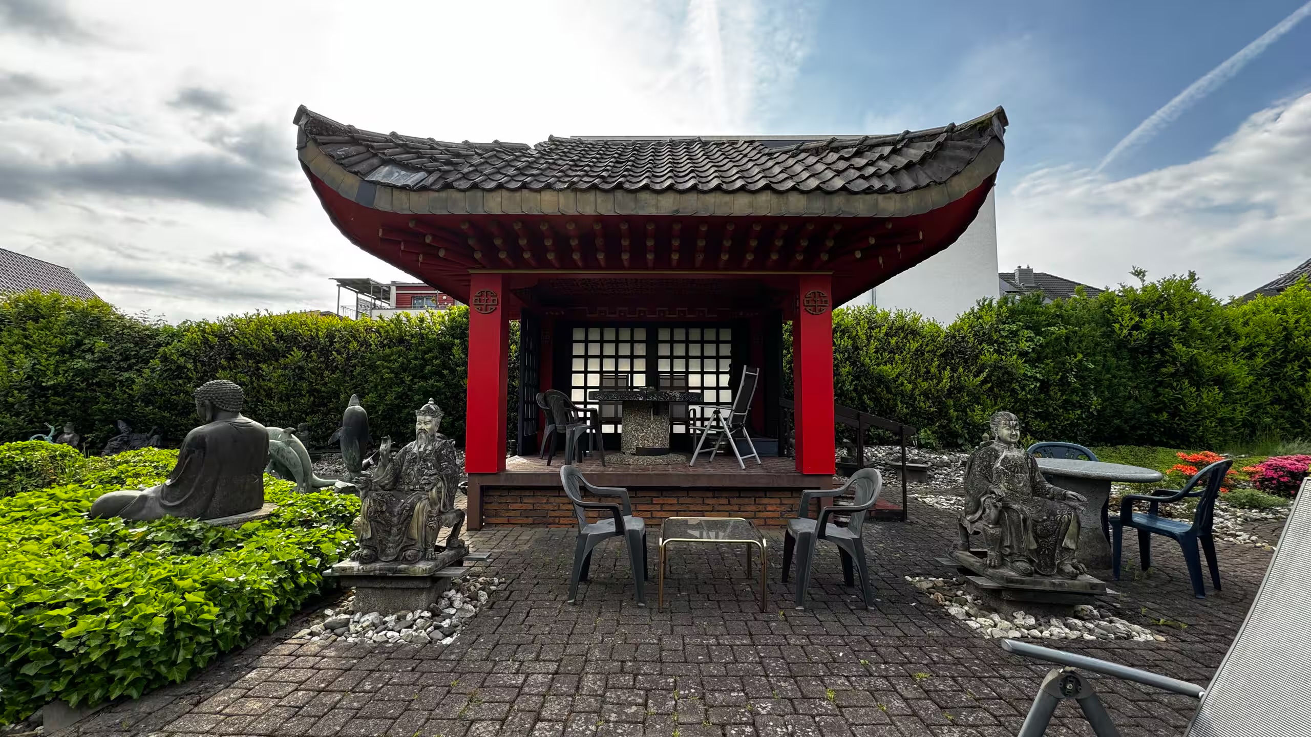 Japanese tea house in the villa's Asian garden, Lohmar